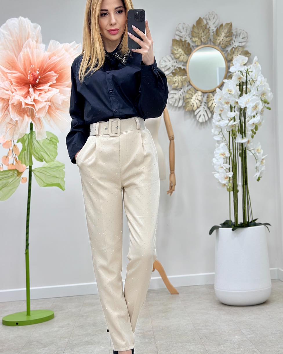Pantaloni cu pietre