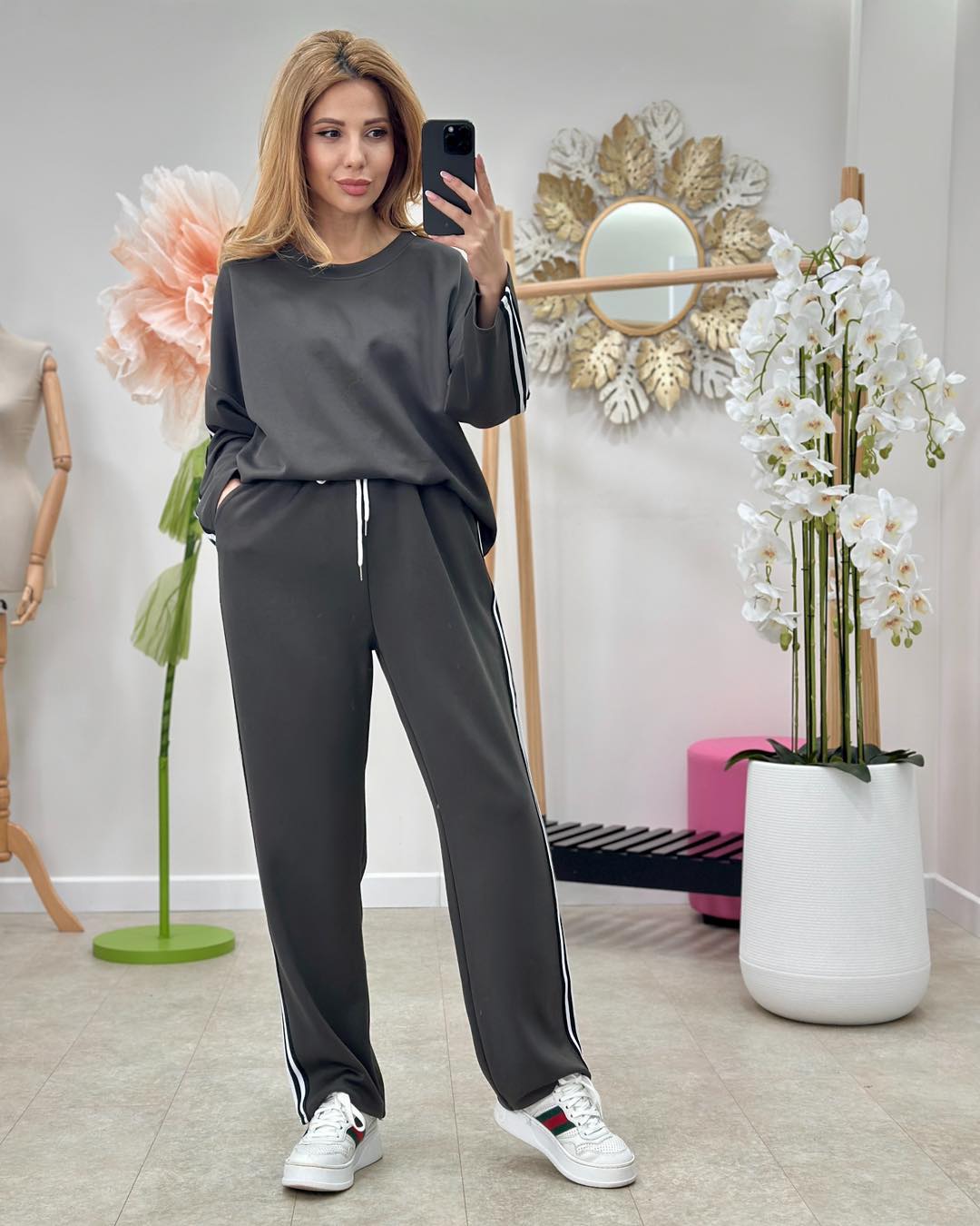 Set Adina