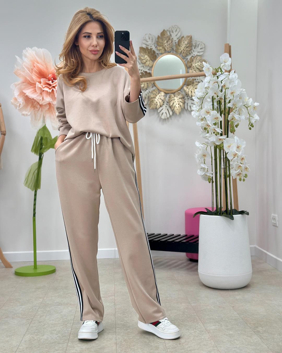 Set Adina