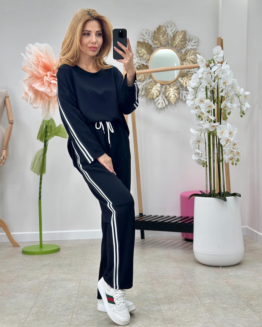 Set Adina